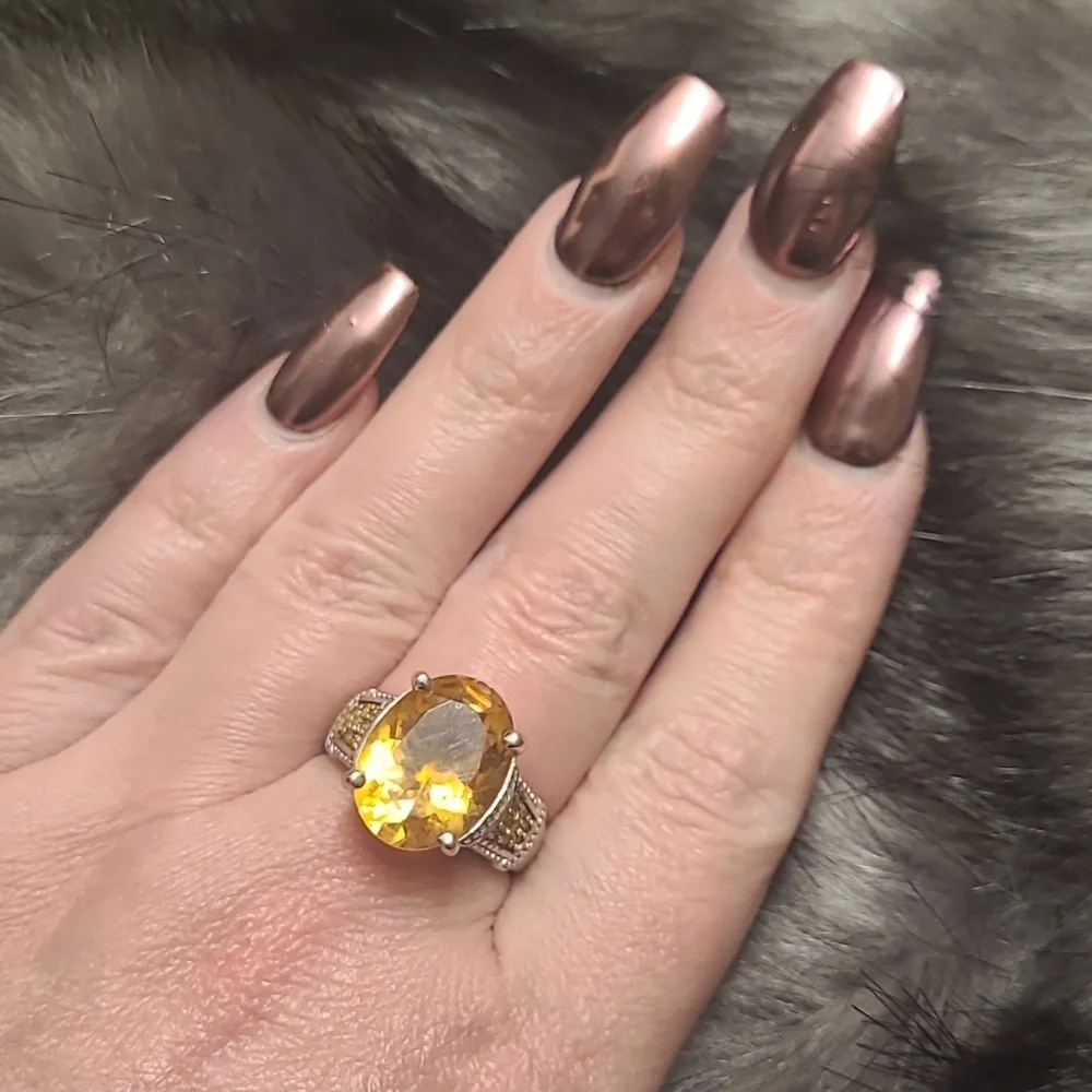 Redvelvetrebel 24ct oval